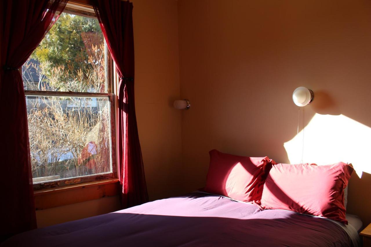 Redlight Historic Bunk Hotel And Speakeasy Траки Экстерьер фото