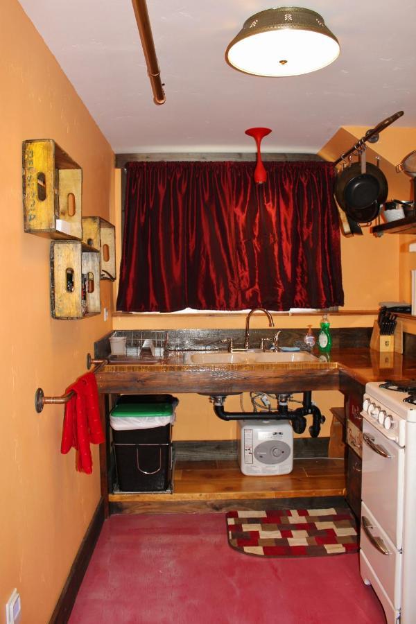 Redlight Historic Bunk Hotel And Speakeasy Траки Экстерьер фото