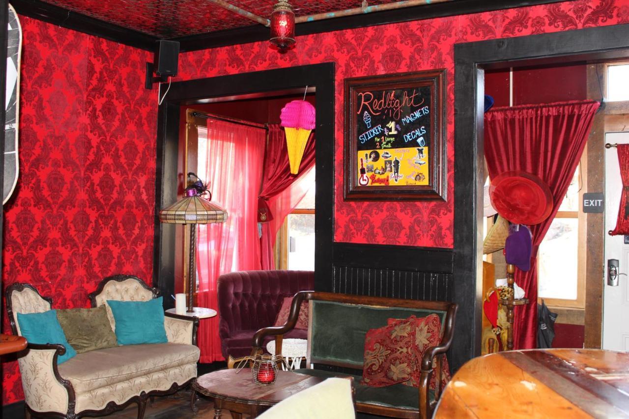 Redlight Historic Bunk Hotel And Speakeasy Траки Экстерьер фото